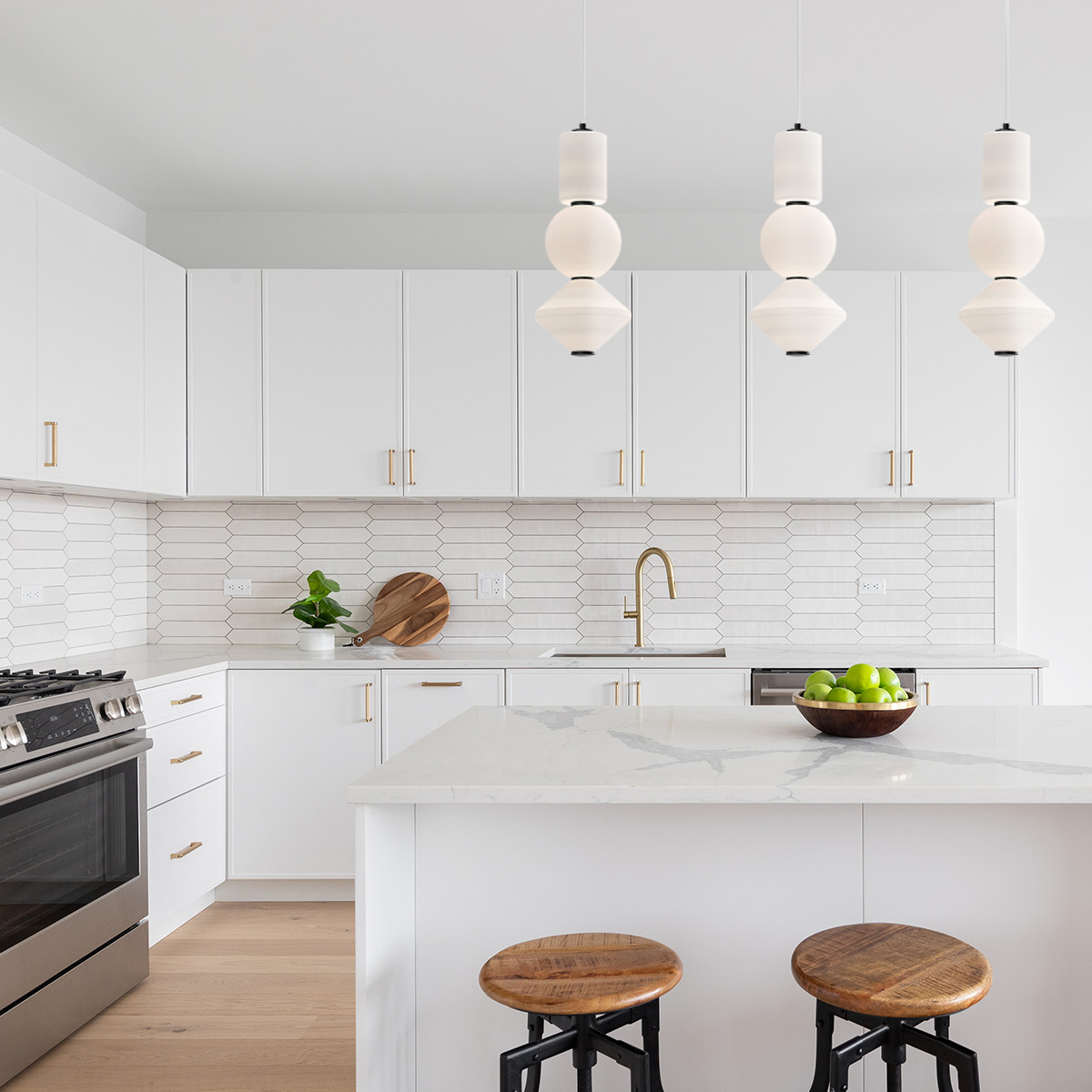 Merrilong Contemporary Stacked Glass Pendant Matte Black Merrilong Contemporary Stacked Glass Pendant Matte Black — in situ view