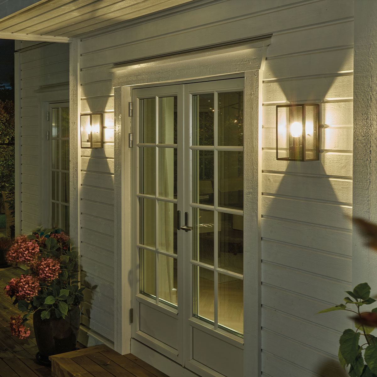 Northgale Hamptons Outdoor Wall Light with Arm Black Northgale Hamptons Outdoor Wall Light with Arm Black — in situ view
