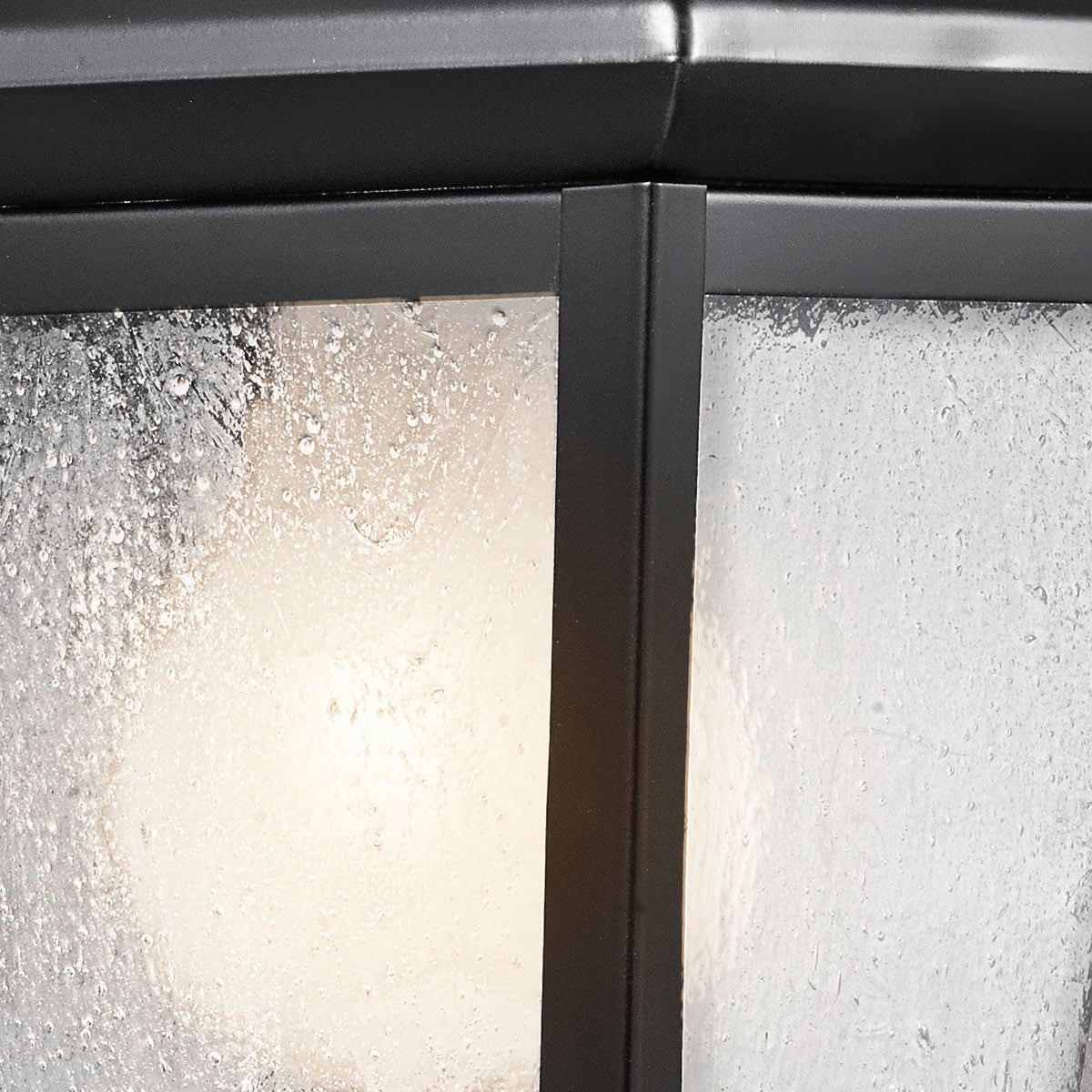 Verecombe Hamptons Outdoor Wall Lantern in Black Verecombe Hamptons Outdoor Wall Lantern in Black — detail view